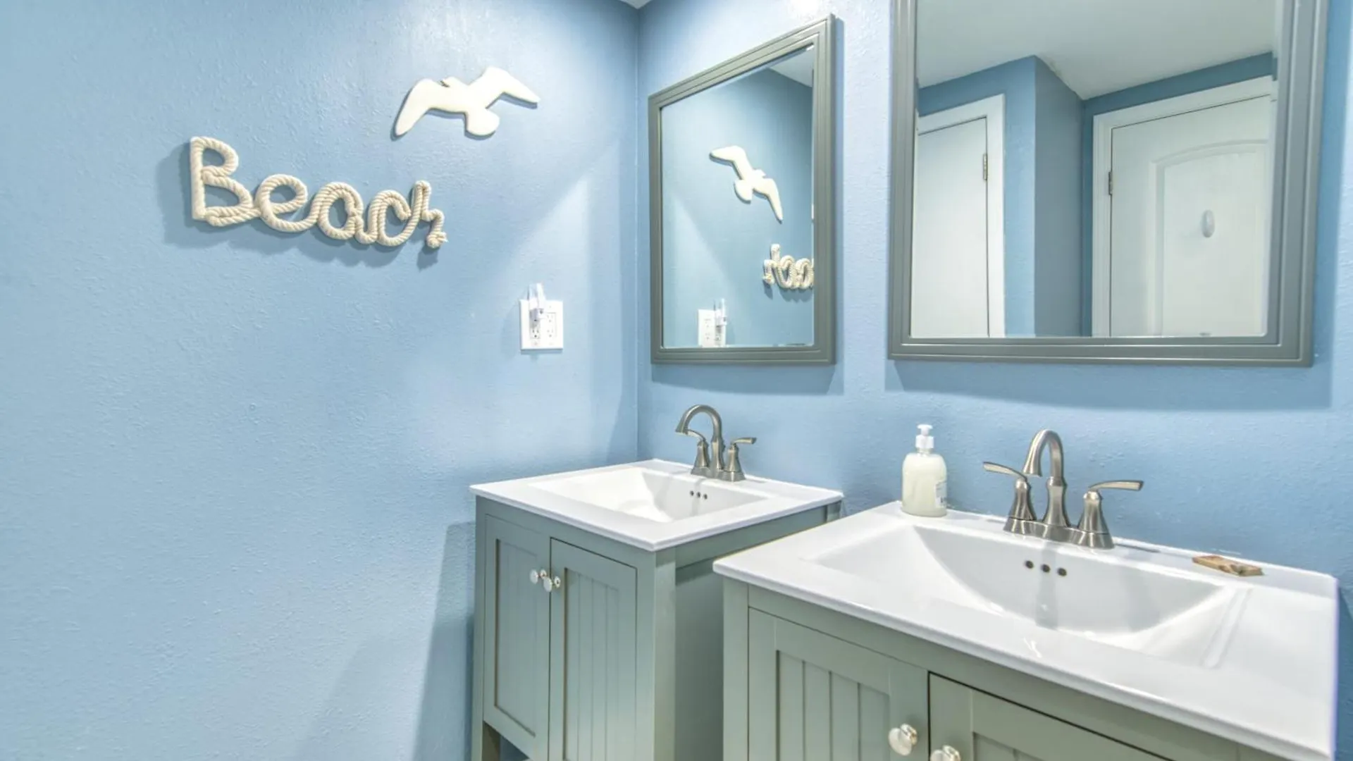 Beach House Condominiums B502 - Beachfront With Pool, Wifi, & Beach Service Destin Apartment