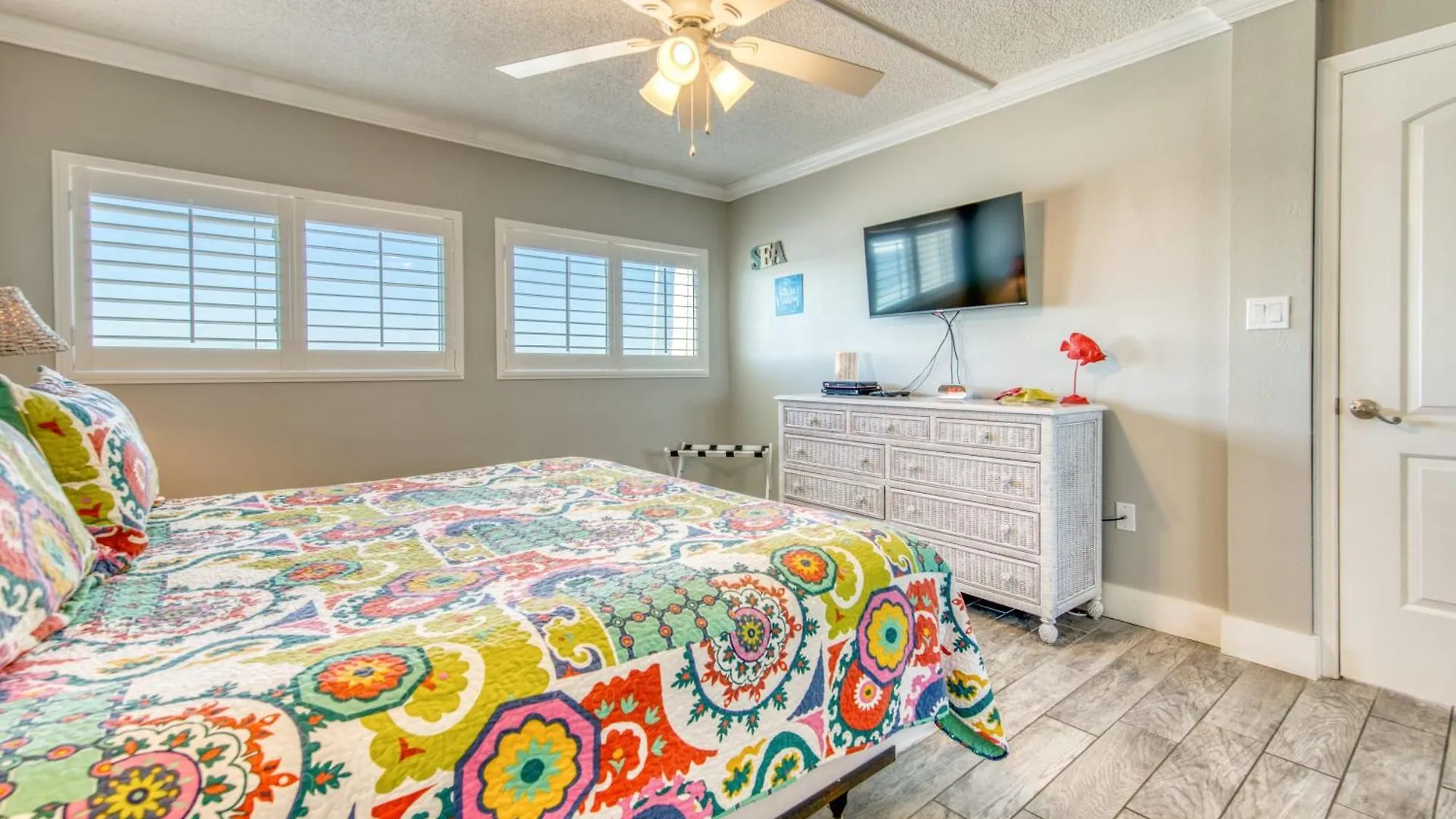 Beach House Condominiums B502 - Beachfront With Pool, Wifi, & Beach Service Destin 0*,  United States
