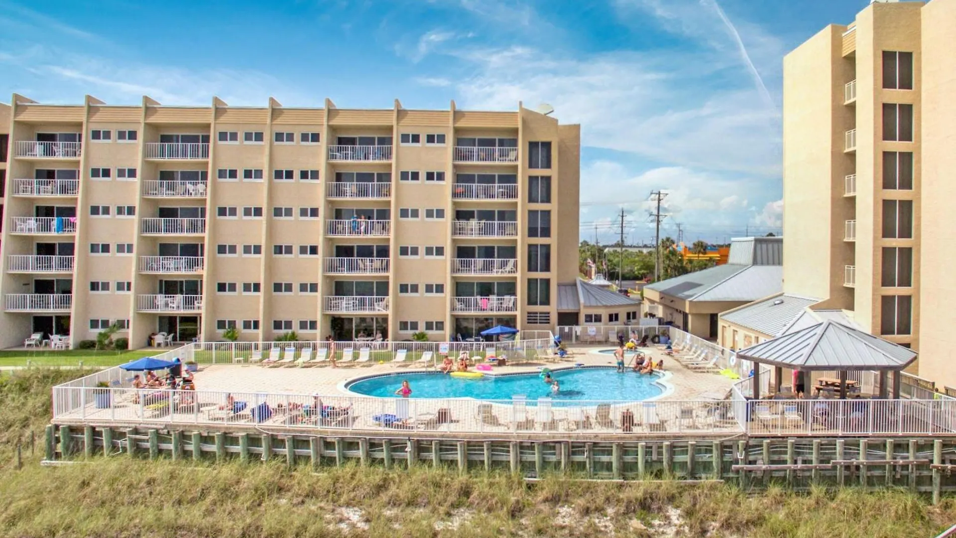 Beach House Condominiums B502 - Beachfront With Pool, Wifi, & Beach Service Destin Apartment